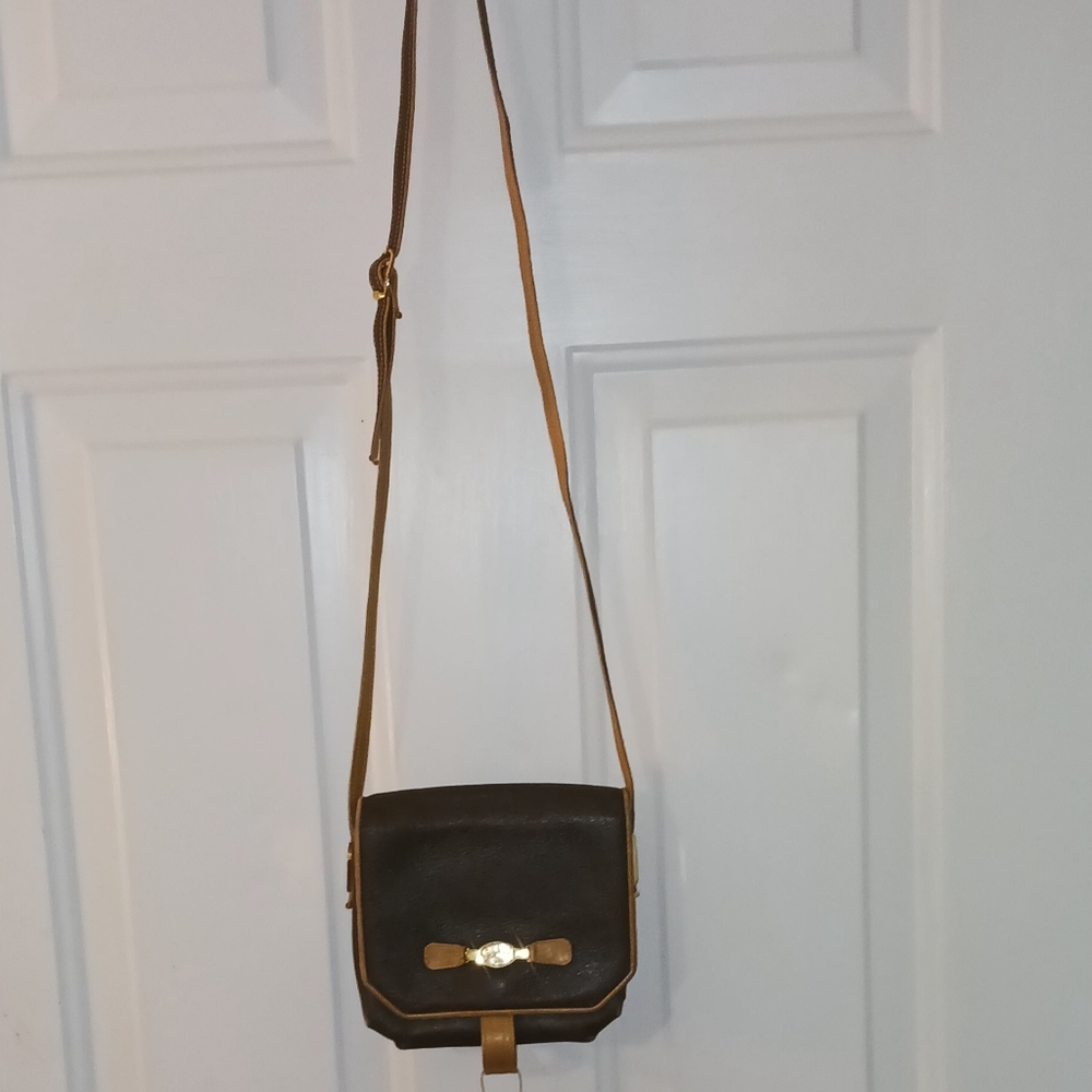 Gucci  Plus Vintage Leather Crossbody Messenger Bag. Accepting offers! - Picture 4 of 16